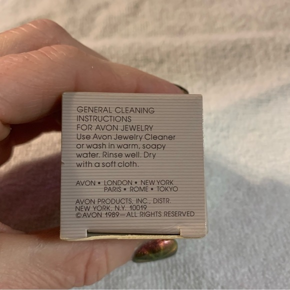 Avon “Nested Links”  Goldtone Layered Necklace. NIB - Picture 3 of 6